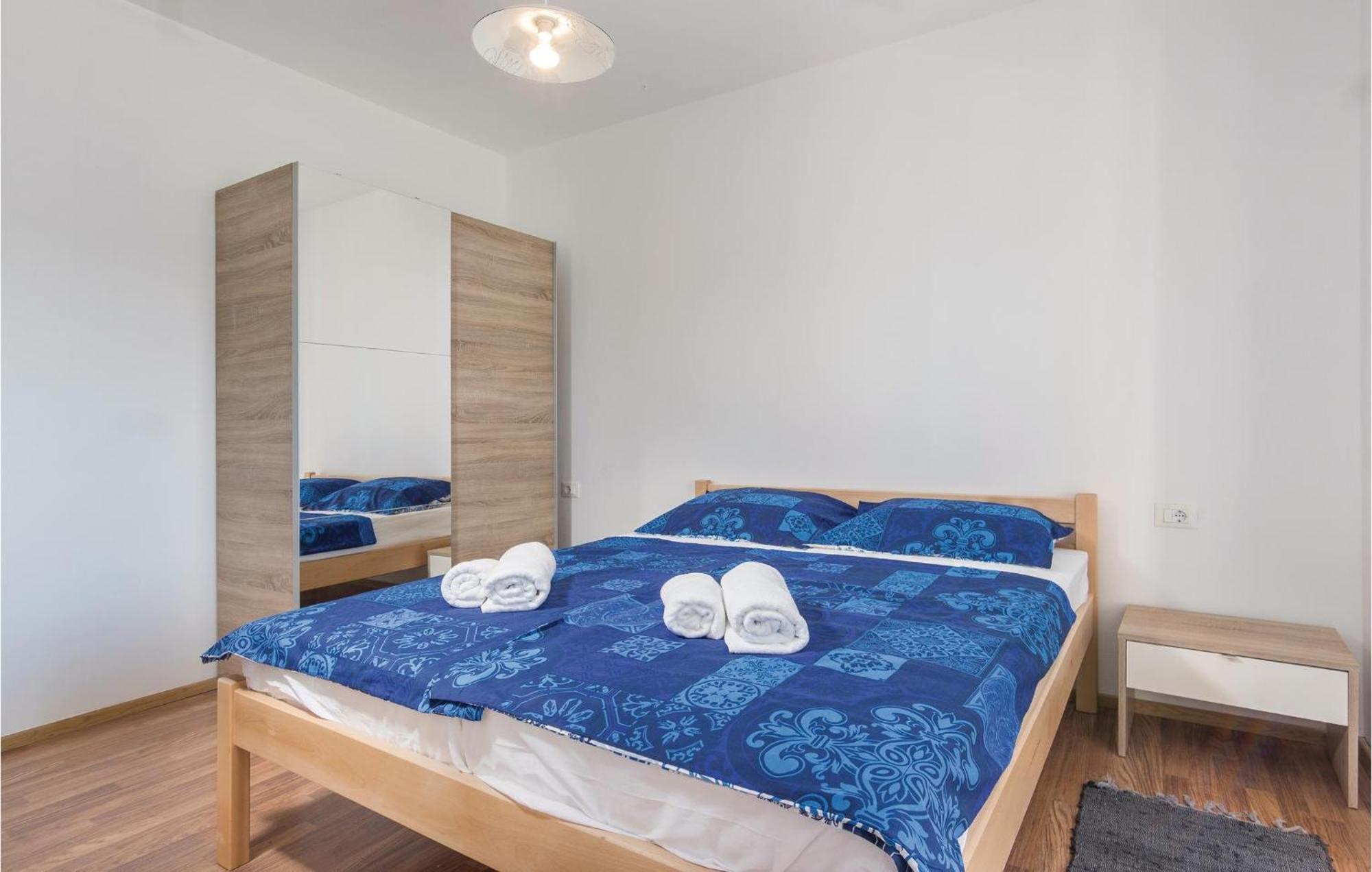 8 Bedroom Awesome Home In Pula Buitenkant foto