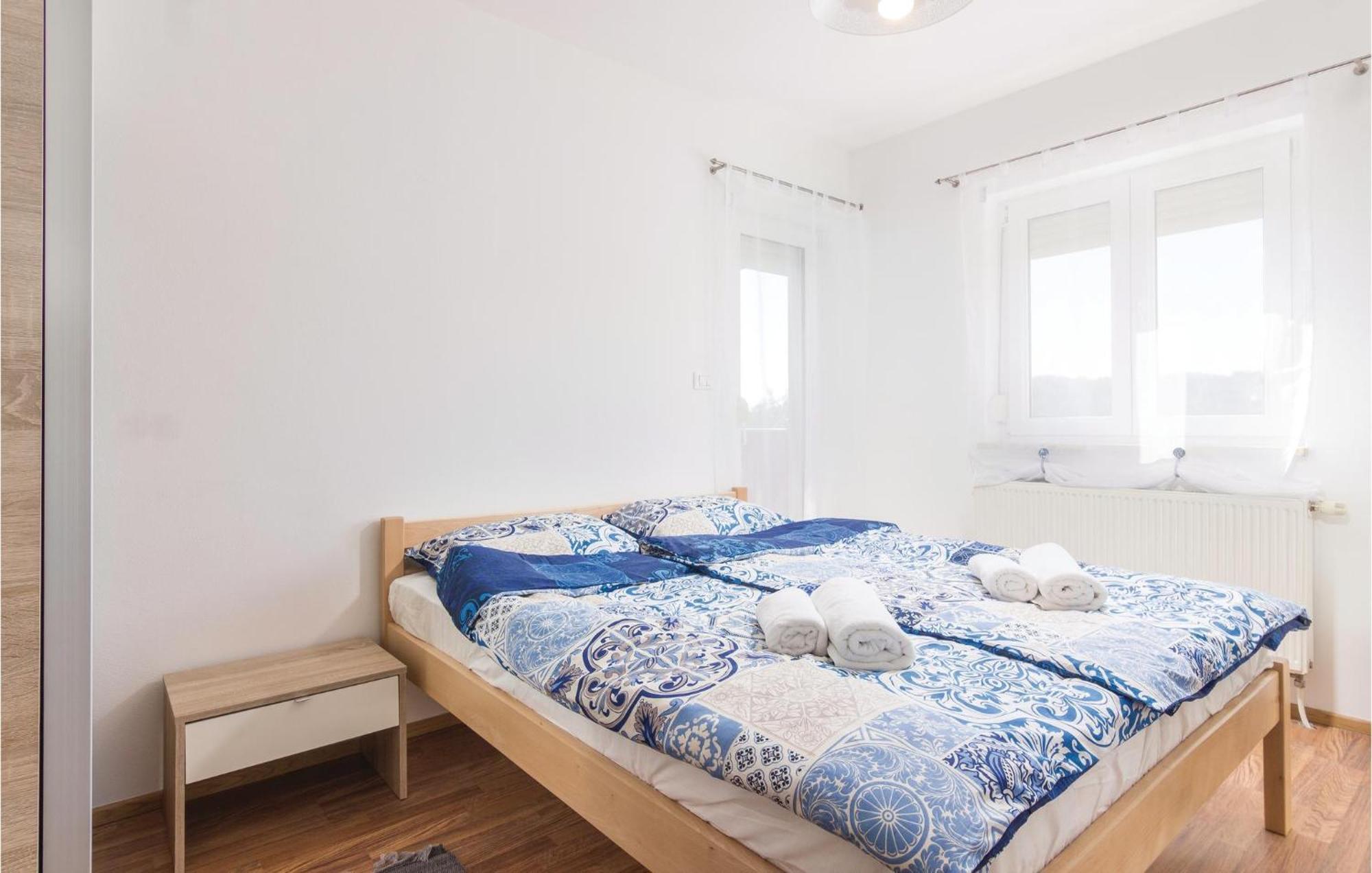 8 Bedroom Awesome Home In Pula Buitenkant foto