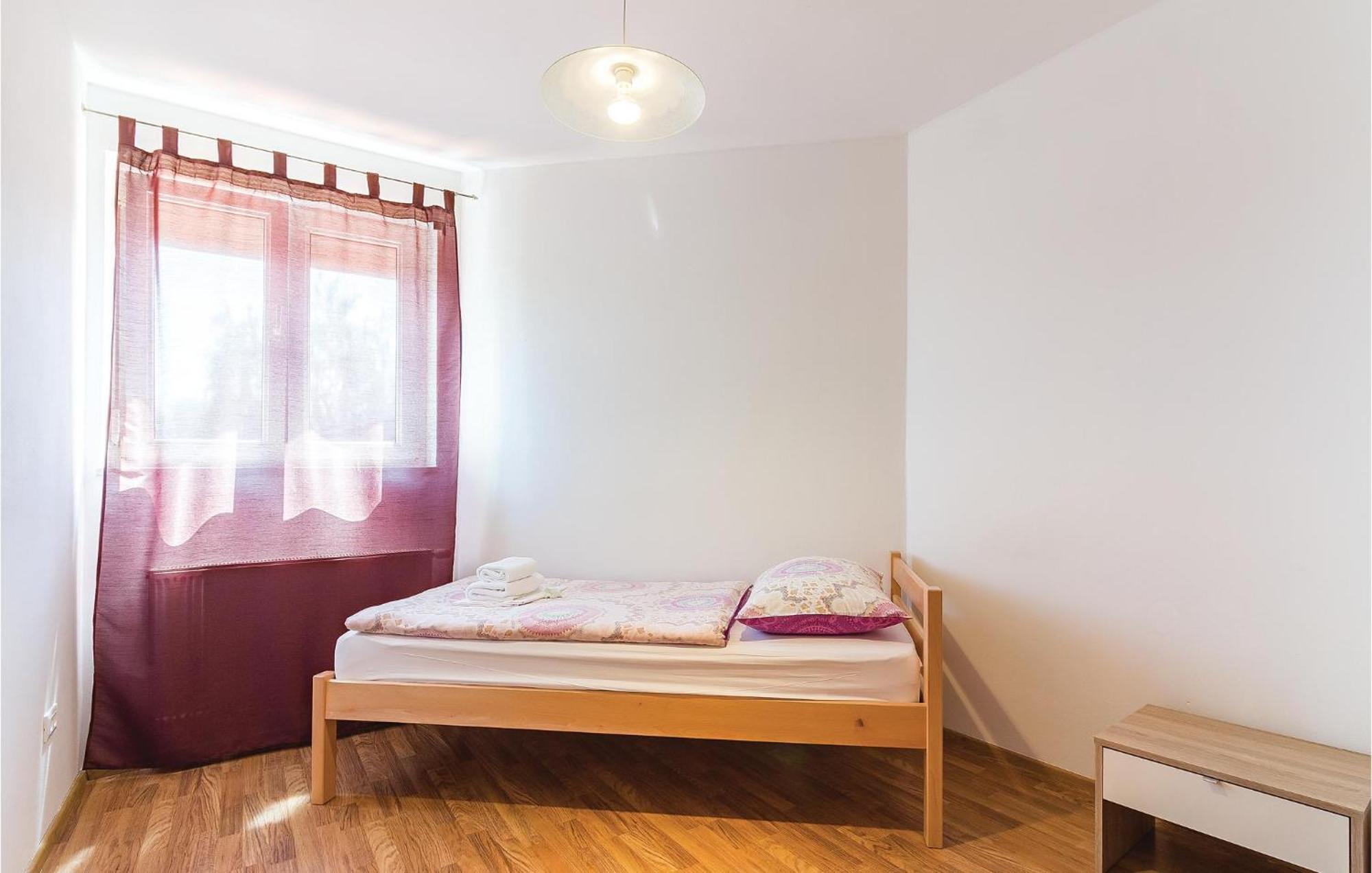 8 Bedroom Awesome Home In Pula Buitenkant foto