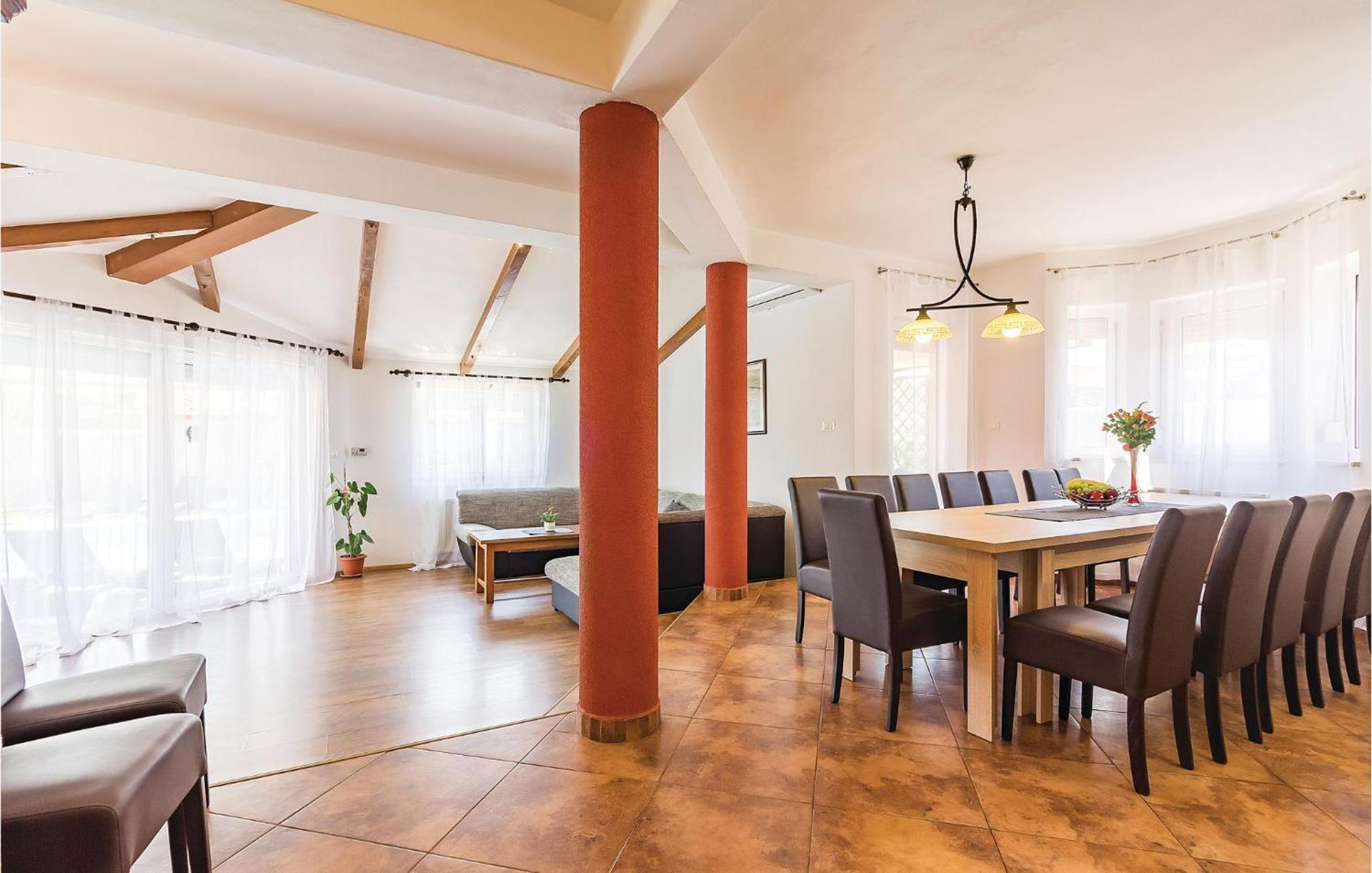 8 Bedroom Awesome Home In Pula Buitenkant foto
