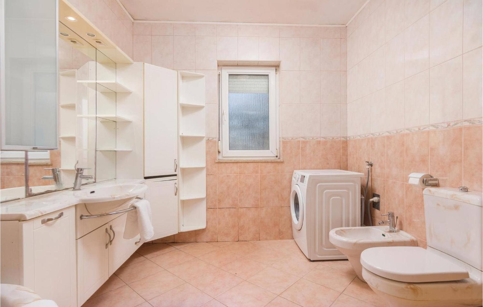 8 Bedroom Awesome Home In Pula Buitenkant foto