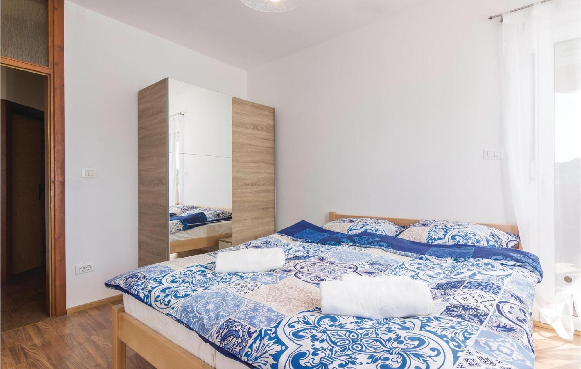 8 Bedroom Awesome Home In Pula Buitenkant foto
