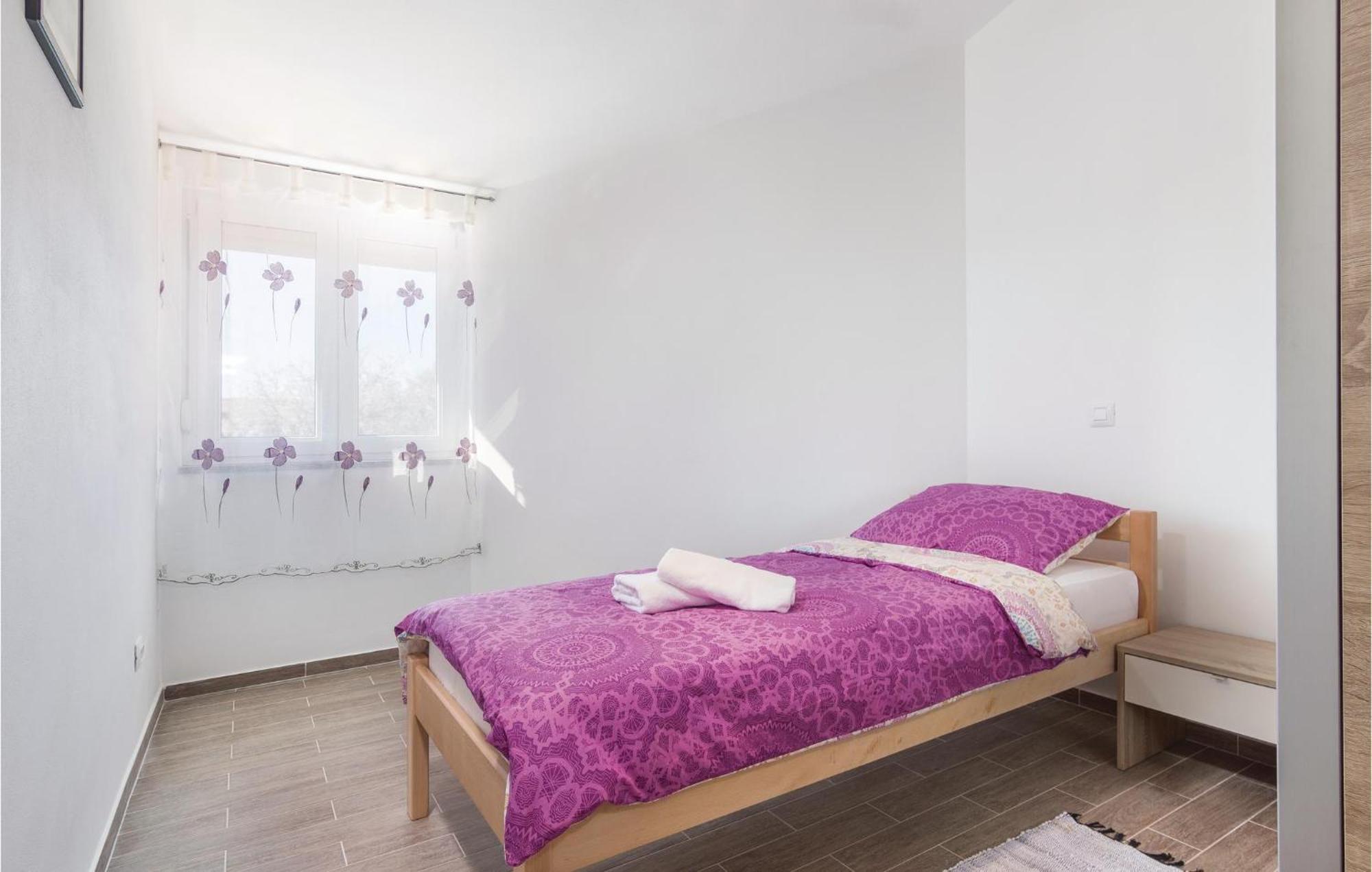 8 Bedroom Awesome Home In Pula Buitenkant foto