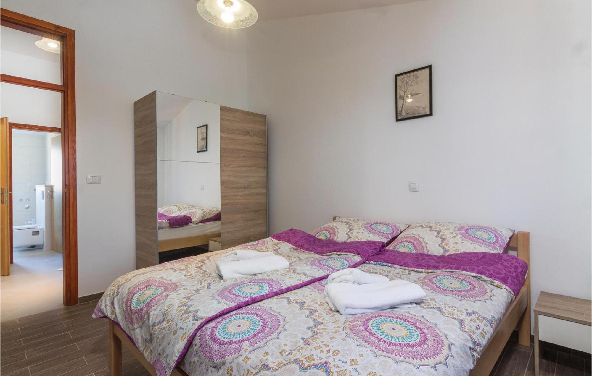 8 Bedroom Awesome Home In Pula Buitenkant foto